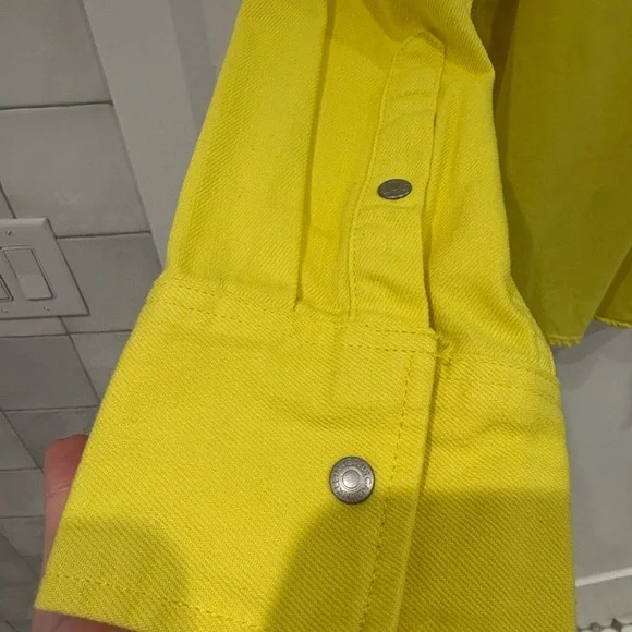 Calvin Klein Jeans Yellow Lightweight Jacket with Yoke Detail - Picture 2 of 6